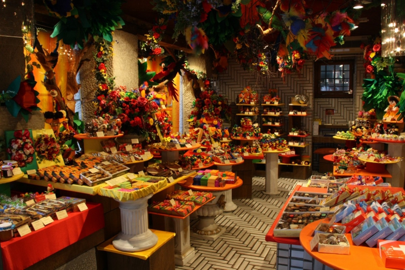 vente-CHATEAUVERT-min_candy_store_chocolate_shop_chocolate_switzerland-393515