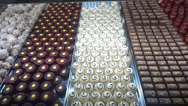 vente-CHATEAUVERT-min_chocolates_milk_chocolate_white_chocolate_truffles_candy_food_treat_cacao-1213769