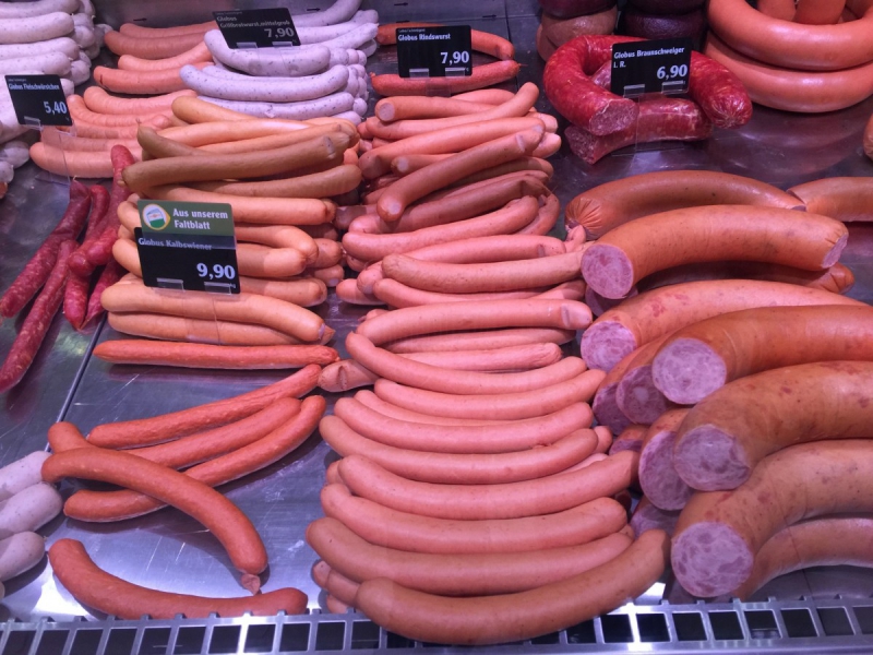 vente-CHATEAUVERT-min_sausages_meat_butchery-1069321